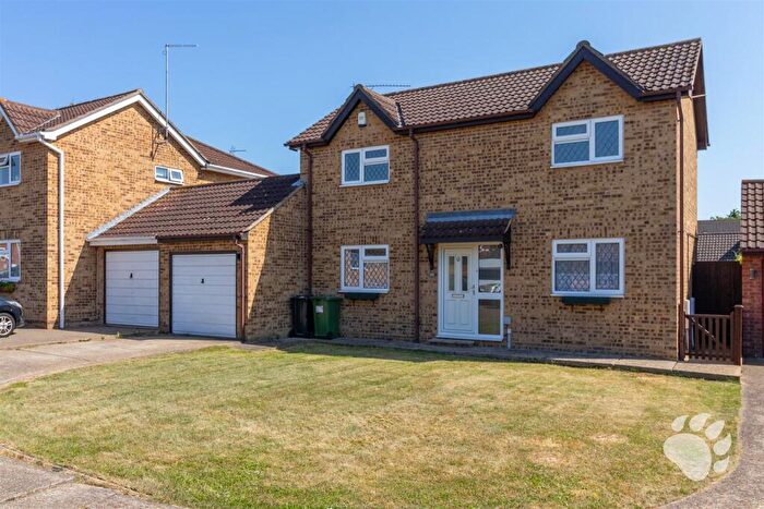 3 Bedroom Detached House For Sale In Broad Oaks, Wick Meadows, SS12