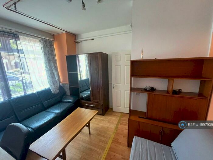 5 Bedroom Terraced House To Rent In Benson Avenue, London, E6