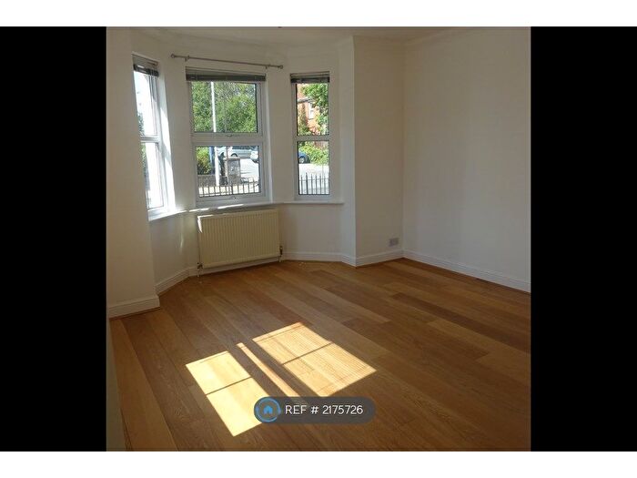 1 Bedroom Flat To Rent In Moat Road, East Grinstead, RH19