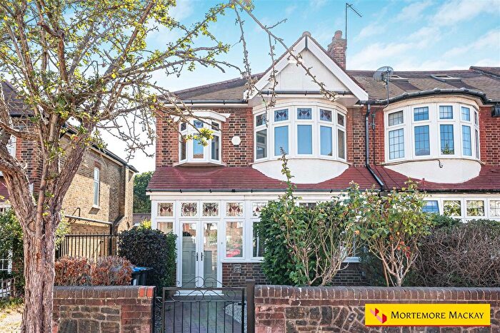 3 Bedroom End Of Terrace House For Sale In Cheyne Walk, London, N21