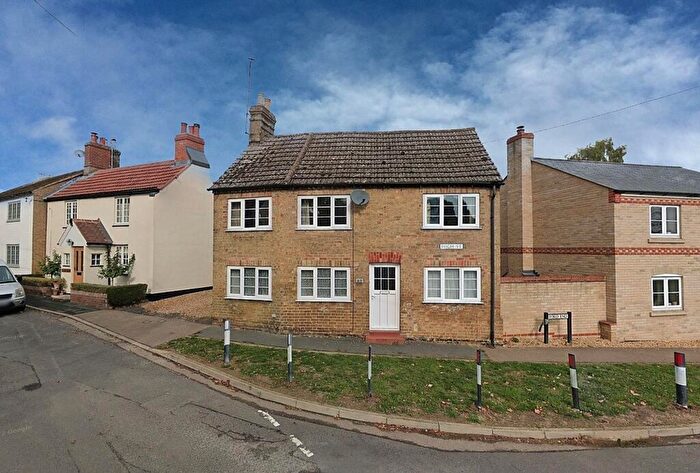 2 Bedroom Cottage To Rent In High Street, Hail Weston, PE19