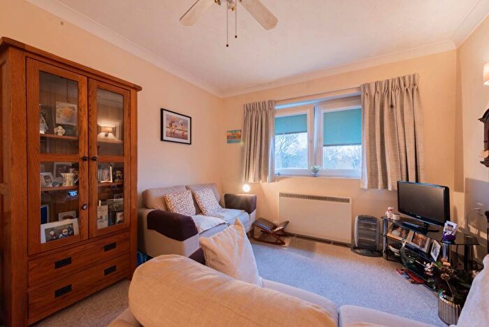 1 Bedroom Flat For Sale In Henry Road, Oxford, Oxfordshire, OX2