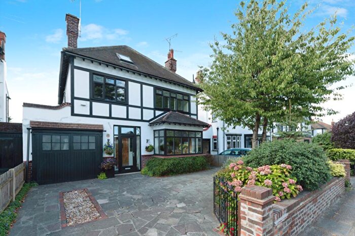 6 Bedroom Detached House For Sale In Victoria Avenue, Southend-on-Sea, Essex, SS2