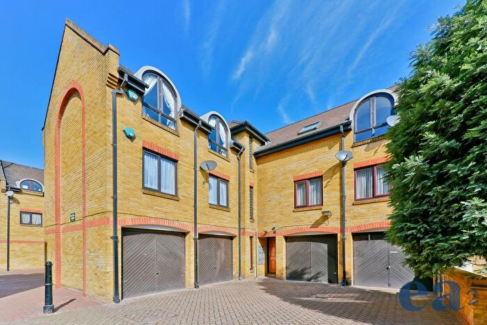 2 Bedroom Flat To Rent In Welland Mews, London, E1W