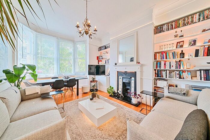 3 Bedroom Flat For Sale In Archway Road, London, N6