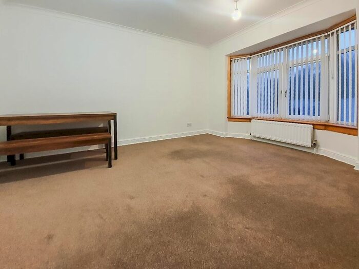 2 Bedroom Flat To Rent In Croft Crescent, Markinch, Glenrothes KY7