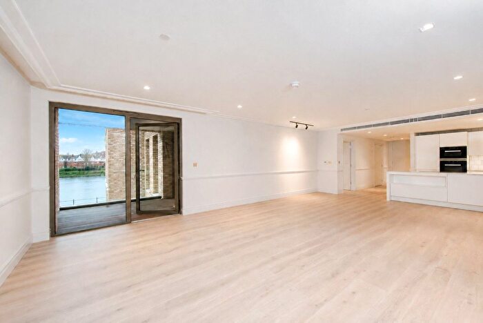 2 Bedroom Flat For Sale In Queens Wharf, Crisp Road, Hammersmith, W6