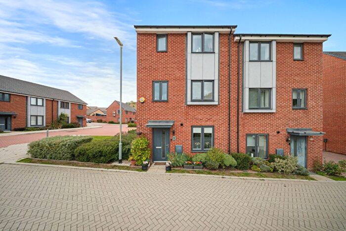 4 Bedroom Semi-detached House For Sale In Outred Place, Castle Hill, Ebbsfleet Valley, Swanscombe, Kent, DA10