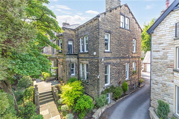 3 Bedroom Flat For Sale In Grove Road, Ilkley, West Yorkshire, LS29