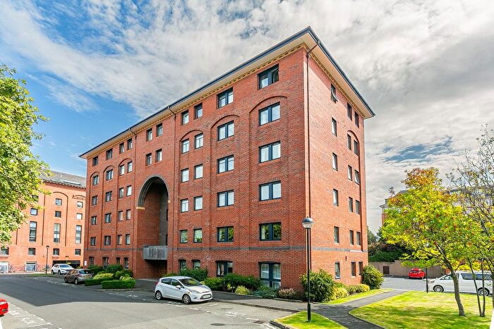 2 Bedroom Flat For Sale In Slateford Road, Slateford, Edinburgh, EH14