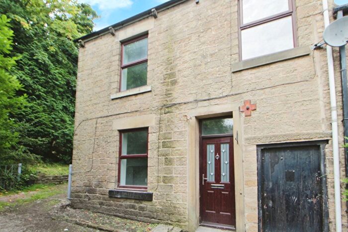 3 Bedroom End Of Terrace House To Rent In Hugh Street, Glossop, Derbyshire, SK13