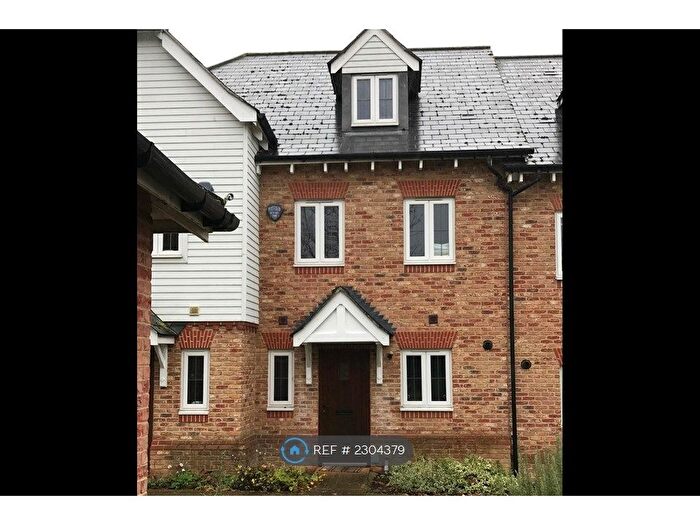 3 Bedroom Terraced House To Rent In Briar Wood Close, Bromley, BR2