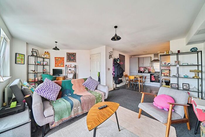 1 Bedroom Flat For Sale In Pancras Way, London, London, E3 - Photo 2