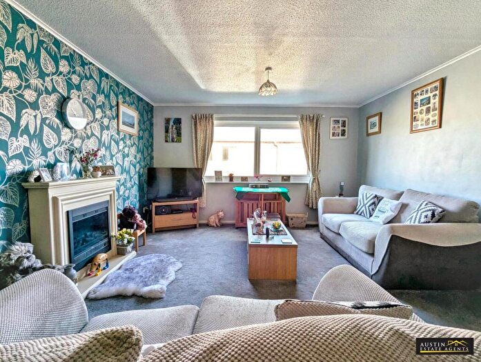 2 Bedroom Flat For Sale In Waverley Court, Waverley Road, Radipole, Weymouth, Dorset, DT3