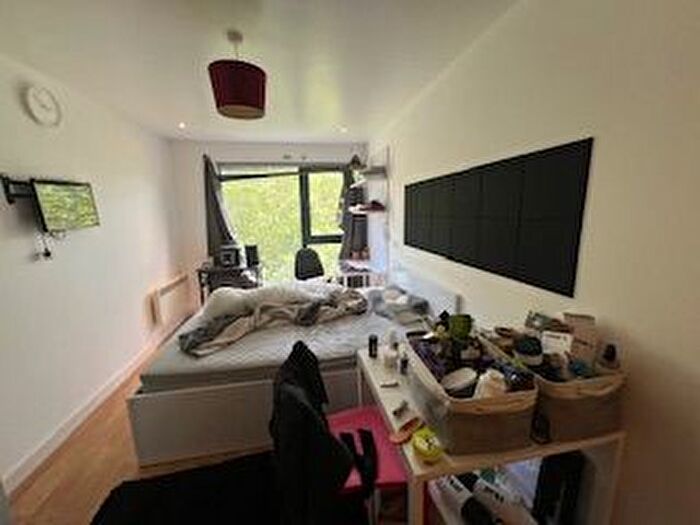 1 Bedroom Studio To Rent In The Pavillion, St Michaels Lane, Headingley, Leeds, LS6
