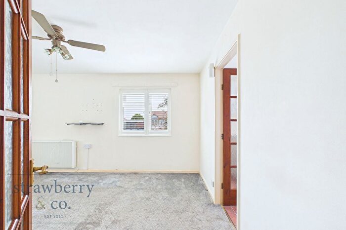 1 Bedroom Flat For Sale In Cross Street, Bristol, BS15