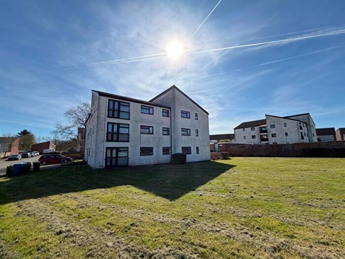 2 Bedroom Flat To Rent In Little Cattins, Harlow, CM19