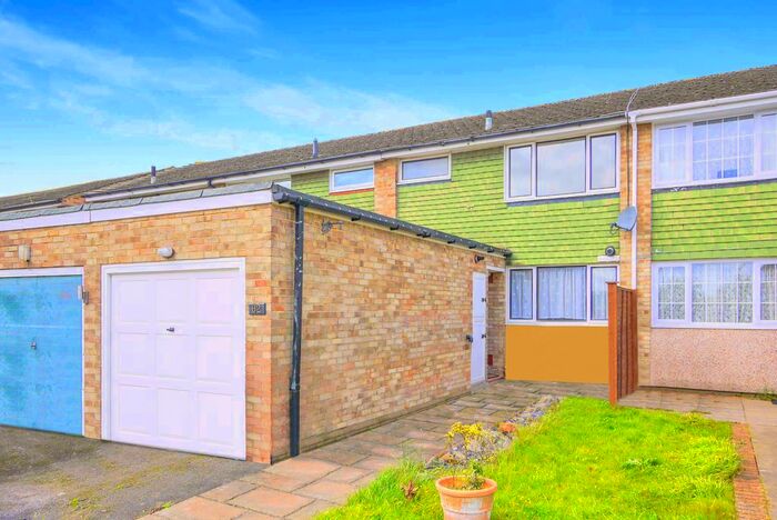 3 Bedroom Terraced House To Rent In Hetherington Road, Shepperton, TW17