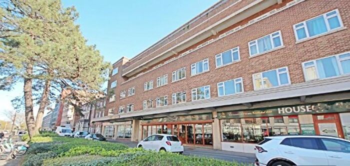 2 Bedroom Flat For Sale In Christchurch Road, Bournemouth, BH1
