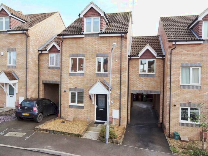 4 Bedroom Semi-Detached House To Rent In Worcester Close, Oakley Vale, Corby, NN18