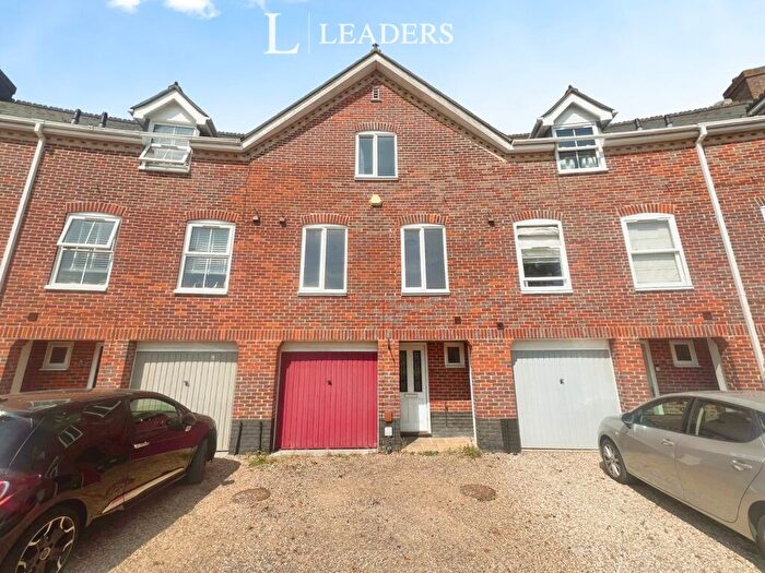 4 Bedroom Terraced House To Rent In Snowdrop Close, Bury St. Edmunds, Suffolk, IP32