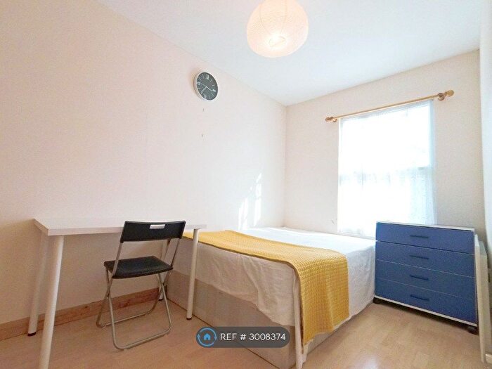 4 Bedroom Flat To Rent In Edgware Road, London, NW9