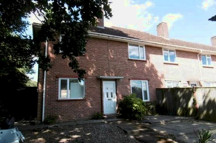 4 Bedroom Semi-Detached House To Rent In Grasmere Close, Norwich, NR5