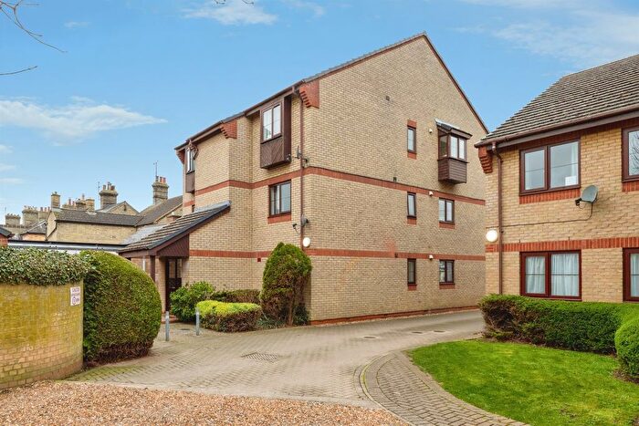 1 Bedroom Flat For Sale In High Street, Arlesey, SG15