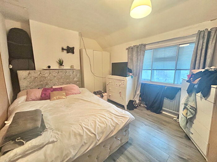 3 Bedroom Terraced House For Sale In Hungarton Boulevard, Leicester, LE5