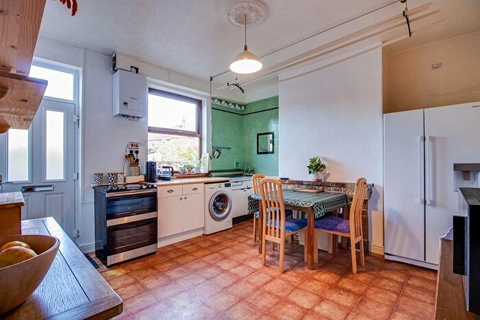 2 Bedroom Terraced House For Sale In Binks Street, Outwood, Wakefield, WF1