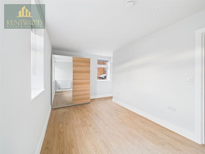 2 Bedroom Flat To Rent In Park Street, Slough, SL1