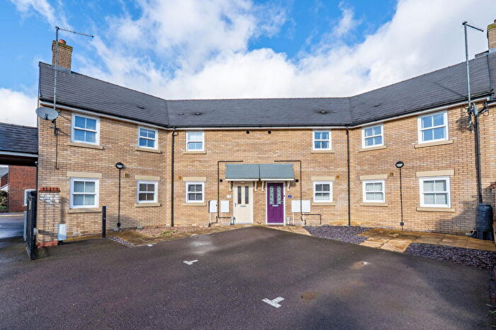 2 Bedroom Maisonette For Sale In Avocet Road, Wixams, MK42