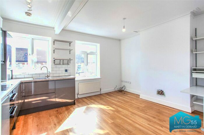 3 Bedroom Flat To Rent In Cheshire Road, Bowes Park, London, N22