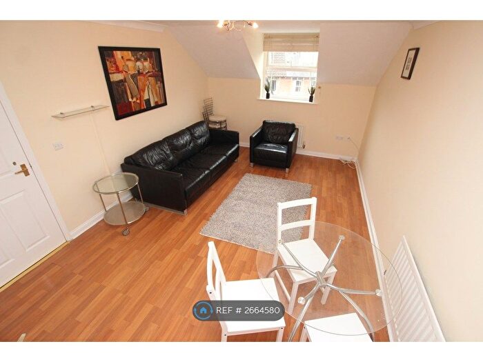 2 Bedroom Flat To Rent In Iliffe Close, Reading, RG1