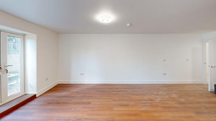 2 Bedroom Flat To Rent In High Street, Grays, RM17