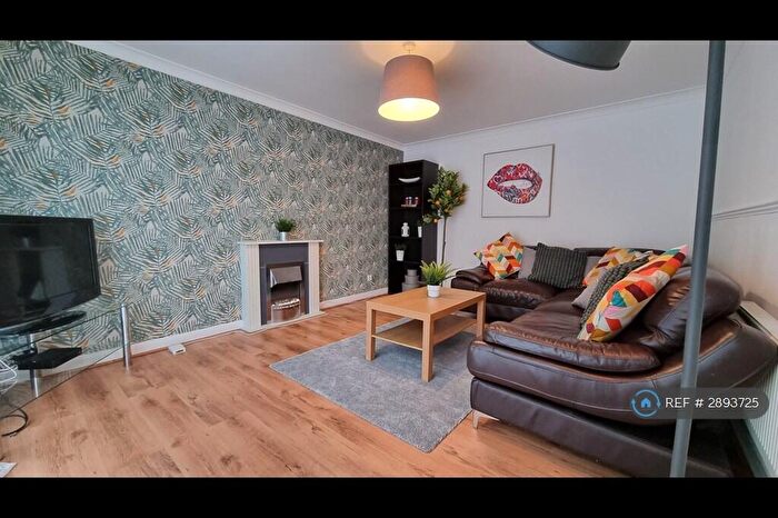 4 Bedroom Semi-Detached House To Rent In Woodbridge Fold, Leeds, LS6