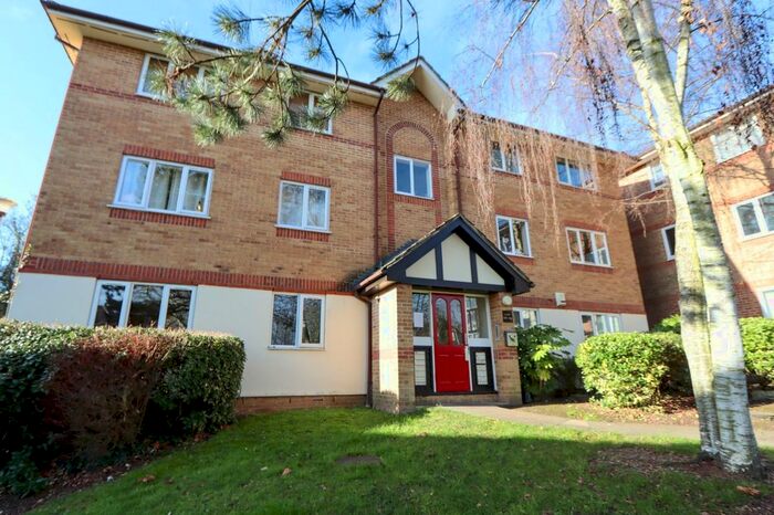 1 Bedroom Flat To Rent In Woodland Grove, Epping, CM16