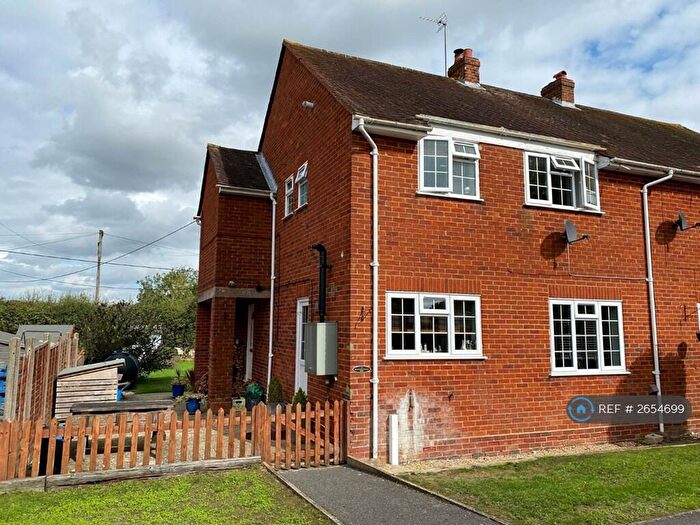 3 Bedroom Semi-Detached House To Rent In Rowes Farm Cottages, Swallowfield, Reading, RG7