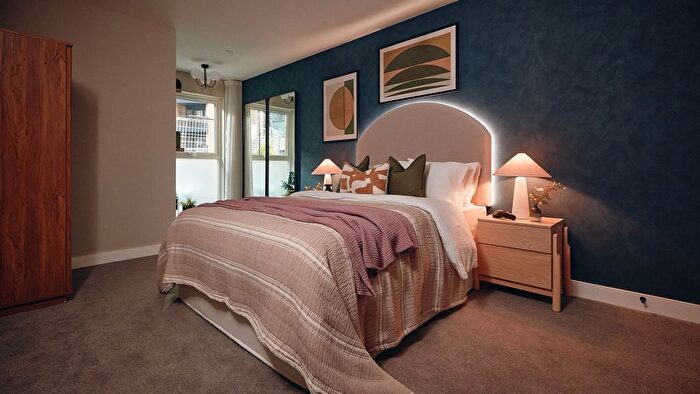 2 Bedroom Flat For Sale In Capital Interchange Way, Brentford, TW8