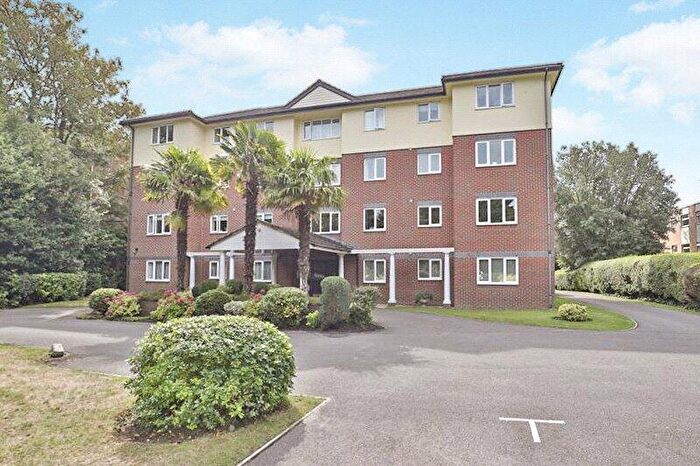 2 Bedroom Flat For Sale In West Cliff Road, West Cliff, Bournemouth, Dorset, BH4