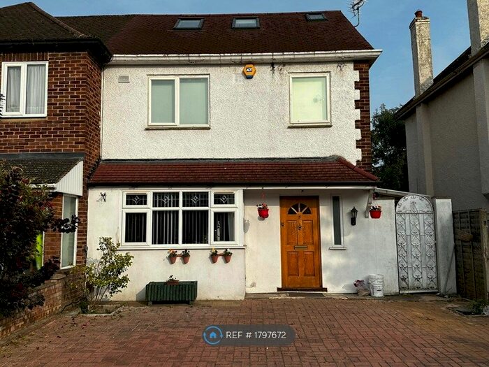 5 Bedroom Detached House To Rent In Luffman Road, London, SE12