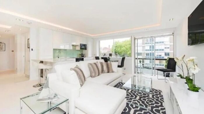 2 Bedroom Flat To Rent In Cambridge Square, Paddington, London, W2