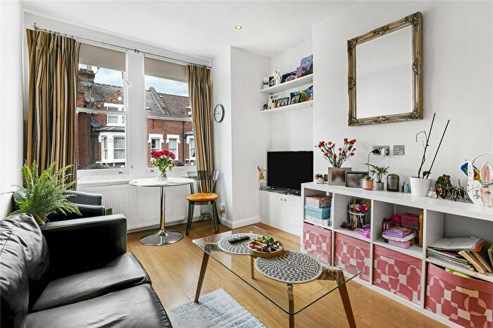 2 Bedroom Apartment For Sale In Comyn Road, London, SW11