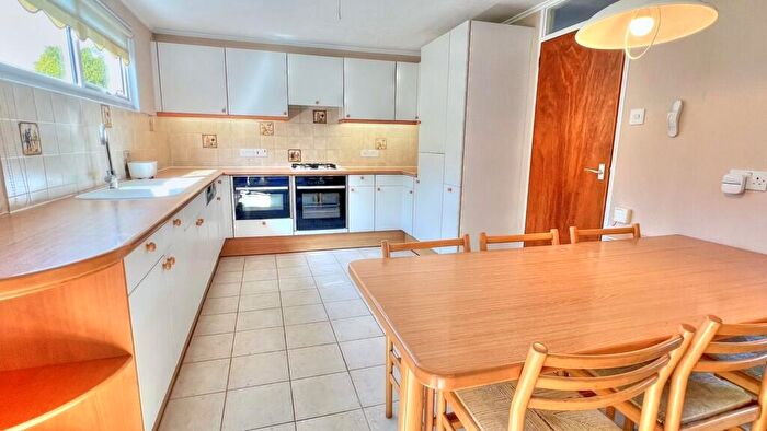4 Bedroom Detached House For Sale In Noreuil Road, Petersfield, Hampshire, GU32
