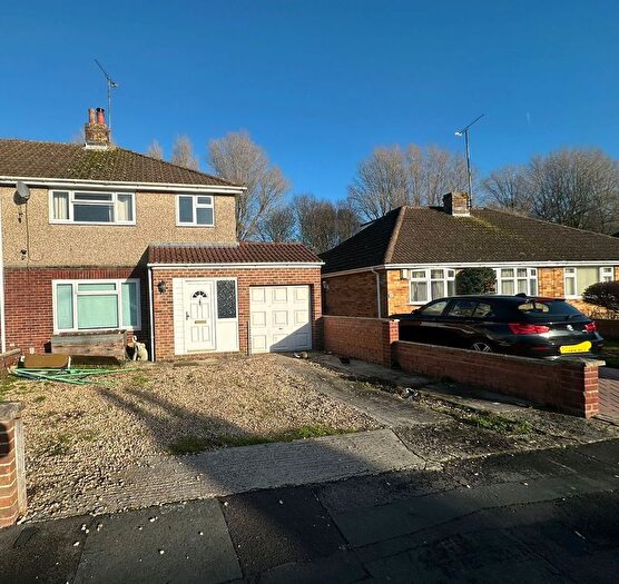 3 Bedroom Semi-Detached House For Sale In Sunningdale Road, Swindon, SN25