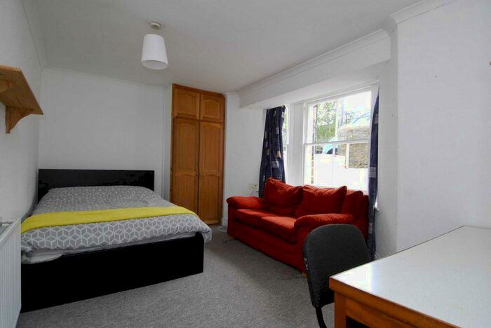 1 Bedroom Apartment To Rent In Napier Terrace, Basement, PL4