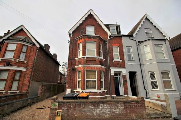 1 Bedroom Flat To Rent In Hurst Grove, Bedford, MK40