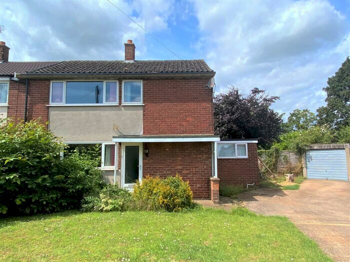 3 Bedroom Semi-Detached House For Sale In Hallfield Crescent, Honington, Grantham, NG32