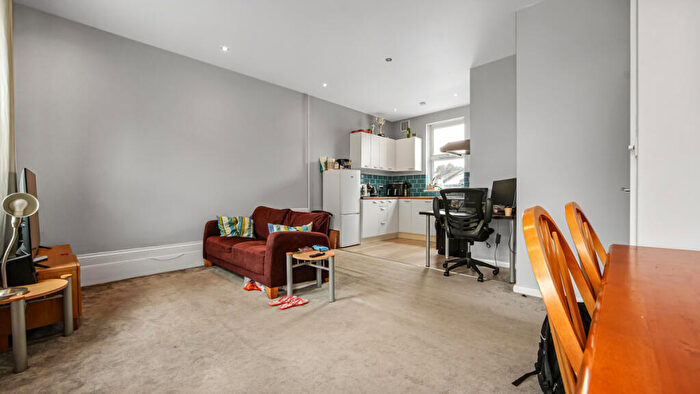 2 Bedroom Apartment To Rent In Battersea Park Road, Wandsworth, London, SW11