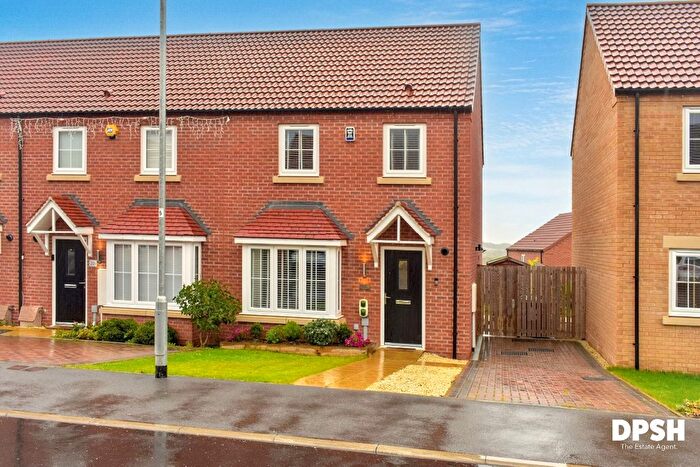 3 Bedroom End Terrace House For Sale In Heselden Drive, Wakefield, WF1